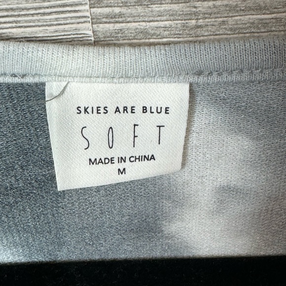 Skies are Blue Soft White & Gray Tie Dye Oversized Crop Sweatshirt Size Medium - Picture 5 of 9